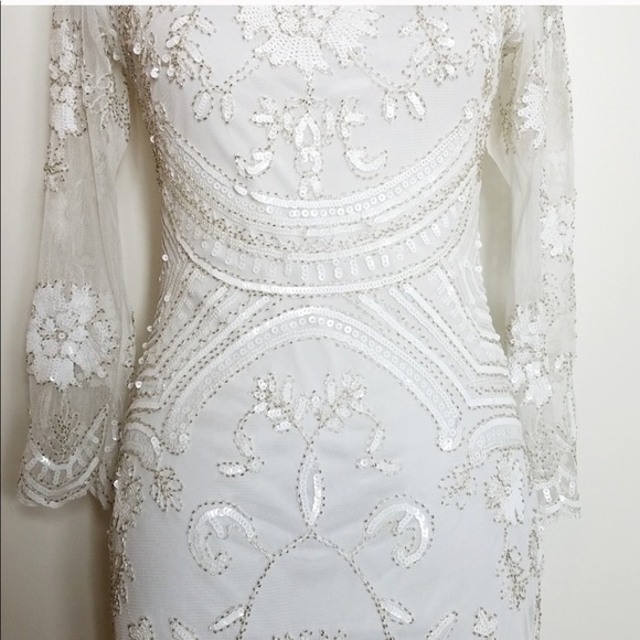 Exotic elegant white dress with embellishment - Picture 5 of 7